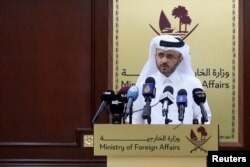قطر کی وزارت خارجہ کے ترجمان ماجد الانصاری دوحہ میں وزارت خارجہ میں ایک ہفتے وار پریس بریفنگ کے دوران، فوٹو رائٹرز 23 اپریل 2024