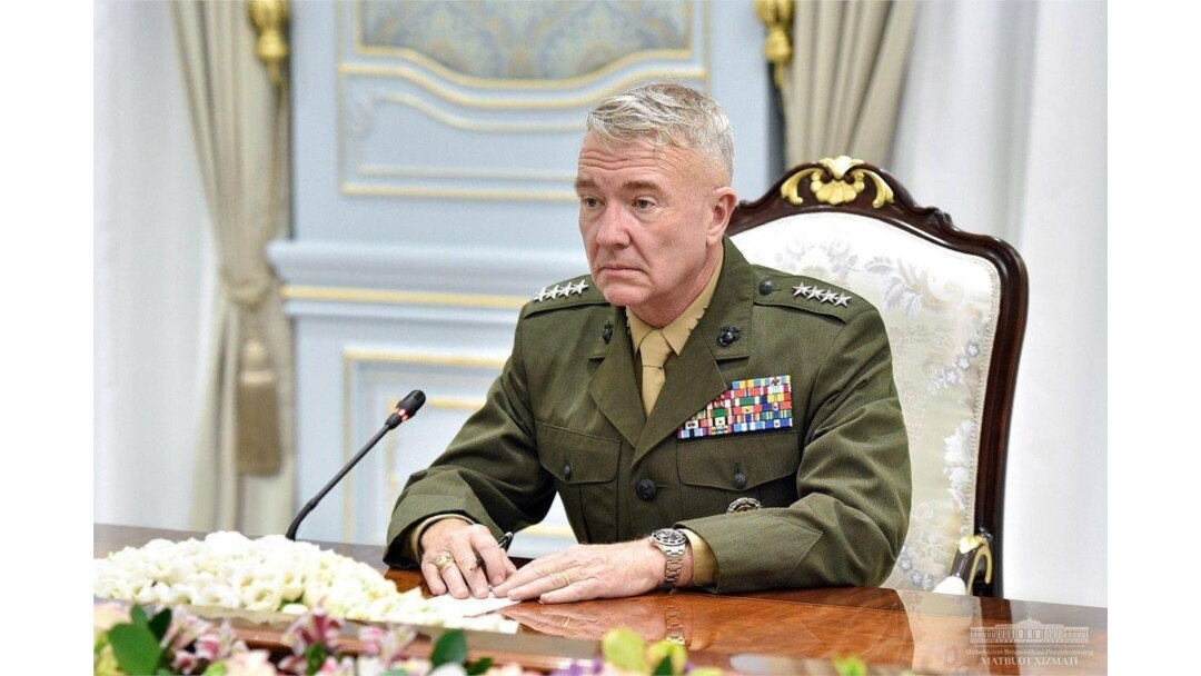 AQSh generali, Markaziy Qo'mondonlik rahbari Kennet Makkenzi o'tgan yilning oktabrida O'zbekistonga tashrif buyurib, Prezident Shavkat Mirziyoyev bilan muloqot qilgan
