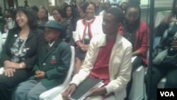 Abafanyana ababili abathola uncedo lokwelatshwa isifo senhliziyo.