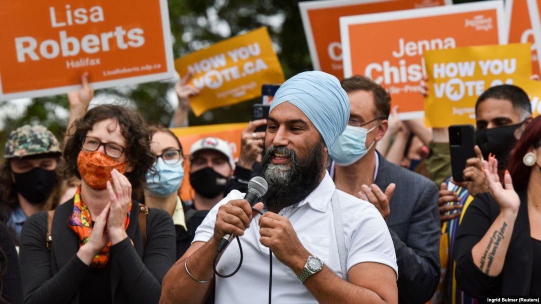 Pemimpin Partai Demokrat Baru Kanada Jagmeet Singh berbicara di hadapan para pendukungnya saat berkampanye di Halifax, Nova Scotia, Kanada, 17 September 2021. (Foto: Ingrid Bulmer/Reuters)