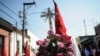 Las procesiones en los barrios y las ciudades que muestran la imagen de Jesús son muy comunes en esta fecha del año en Guatemala y el resto de Centroamérica.