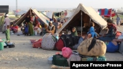 Para pengungsi Afghanistan tinggal di kamp sementara di kota Chaman, Pakistan dekat perbatasan Afghanistan, menghadapi ancaman musim dingin (foto: dok). 