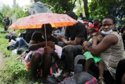 Migrantes cubanos, africanos y haitianos han quedado varados en la frontera de Honduras debido al cierre por causa de la pandemia. En meses recientes, muchos migrantes de esos países han tomado esta ruta para llegar hasta Estados Unidos.