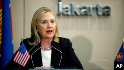 Menlu AS Hillary Clinton memberikan pidato dalam pertemuan di Sekretariat ASEAN di Jakarta, Selasa (4/9). Menlu Clinton menuju Beijing setelah kunjungan ke Jakarta. 