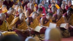 བཞུགས་སྒར་དུ་ཉིན་གསུམ་གྱི་སྔགས་ཀྱི་མཁས་པའི་བགྲོ་གླེང་མཇུག་སྒྲིལ་བ།
