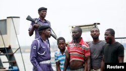 Laporan Biro Maritim Internasional menyebut Teluk Guinea sebagai "titik pembajakan dunia." 