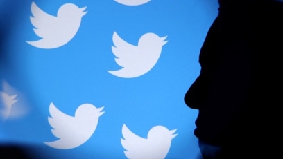 
Experts Advise Students to Be Cautious on Twitter
