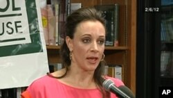  La investigación del FBI comenzó hace meses al recibir quejas contra la biógrafa Paula Broadwell.