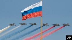 ფოტო არქივიდან - რუსეთის საჰაერო ძალების "სუ-25"-ები, ფაშიზმზე გამარჯვების დღის აღნიშვნის რეპეტიციაზე, 2018 წლის, 4 მაისი.