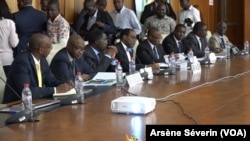 Le président de la BAD, Akinwumi Adesina, en séance de travail avec les officiels congolais à Brazzaville, le 13 mai 2019. (VOA/Arsène Séverin)