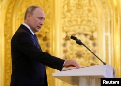 Russian President Vladimir Putin takes the oath during an inauguration ceremony at the Kremlin in Moscow, May 7, 2018. (Sputnik/Aleksey Nikolskyi/Kremlin via Reuters)