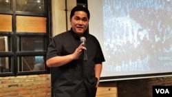 Erick Thohir berbicara dalam forum dengan para relawan "Kita Satu" di Jakarta, Kamis (13/12). (VOA/Ahmad Bhagaskoro)