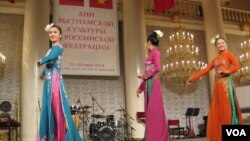 俄罗斯越南加强合作。去年夏季在莫斯科等俄罗斯主要城市举办了越南文化节活动。（美国之音白桦拍摄）