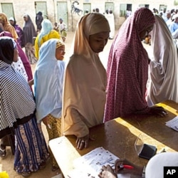 Women queue to cast their ballots in Nigeria's parliamentary elections in the northern city of Kano, April 9, 2011