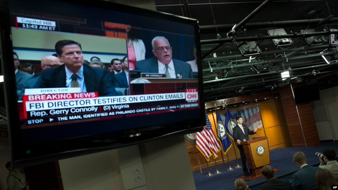 La campaña de Clinton, en un comunicado del portavoz Brian Fallon, defendió que los nuevos documentos publicados "demuestran por qué el Departamento de Justicia cree que no hay bases para continuar con este caso".