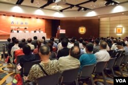 約200位台商及香港各界人士參與香江論壇，關注明年台灣總統及立委選情。(美國之音湯惠芸)