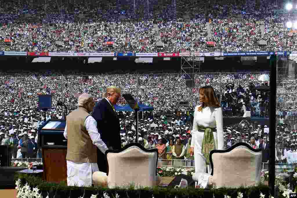 در جریان سخنرانی پرزیدنت ترامپ، نخست وزیر هند و بانوی اول در فاصله کمی نشستند