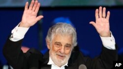 Plácido Domingo está tratando de adjudicar las acusaciones de acoso sexual en su contra a las diferencias culturales. Foto AP.