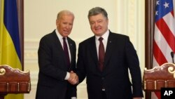 U.S. Vice President Joe Biden, left, and Ukrainian President Petro Poroshenko pose for a photo after a joint press conference in Kyiv, Ukraine, Jan. 16, 2017.