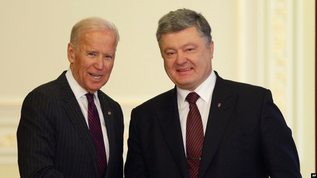 Mataimakin Shugaban Amurka Joe Bidenda shugaban Ukraine Petro Poroshenko jiya a Kiev