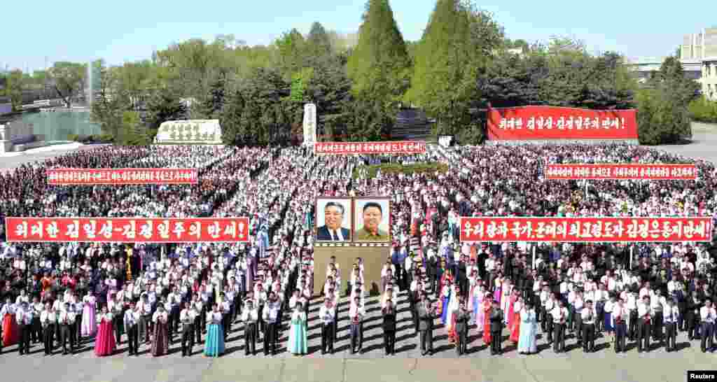 북한에서 1일 노동절인 '5.1절'을 맞아 남흥청년화학연합기업소에서 중앙보고대회가 열렸다고, 관영 조선중앙통신이 보도했다.