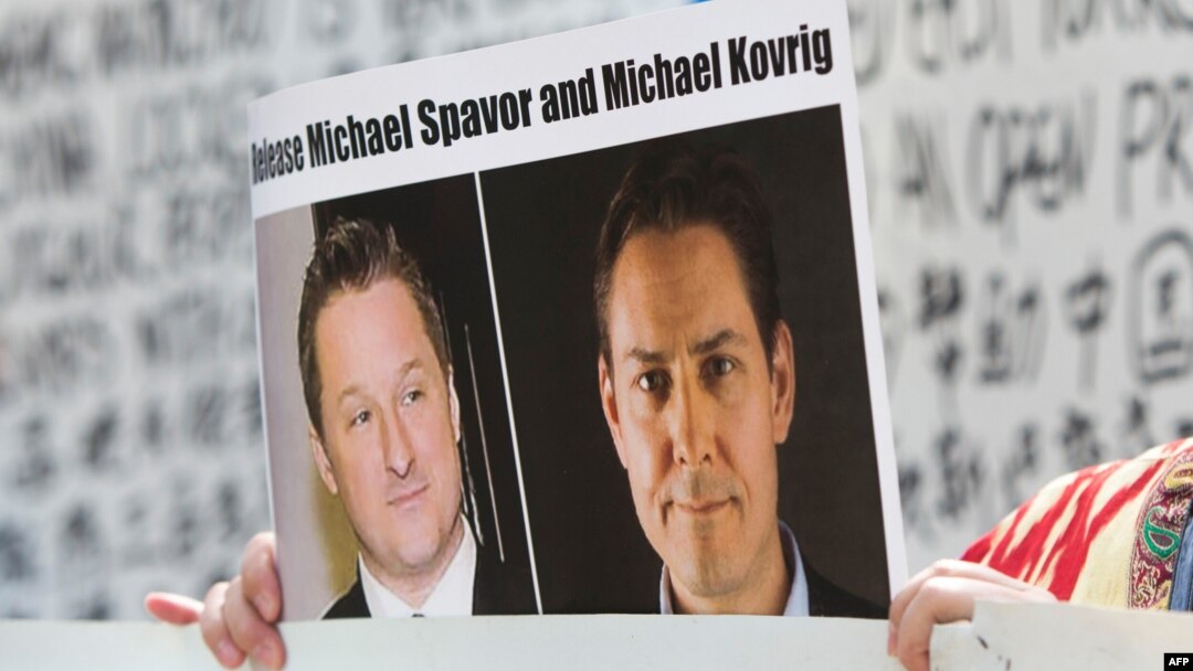 Michael Spavor (kiri) dan Michael Kovrig, dua warga negara Kanada, akan segera diadili atas dakwaan melakukan kejahatan yang merusak keamanan nasional China pada Juni 2020. (Foto: dok).