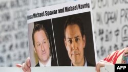 Michael Spavor (kiri) dan Michael Kovrig, dua warga negara Kanada, akan segera diadili atas dakwaan melakukan kejahatan yang merusak keamanan nasional China pada Juni 2020. (Foto: dok).