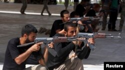 Shi'ite volunteers from Tal Afar, Iraq take part in a military training to fight against militants of the Islamic State in Kerbala Sept. 27, 2014. 