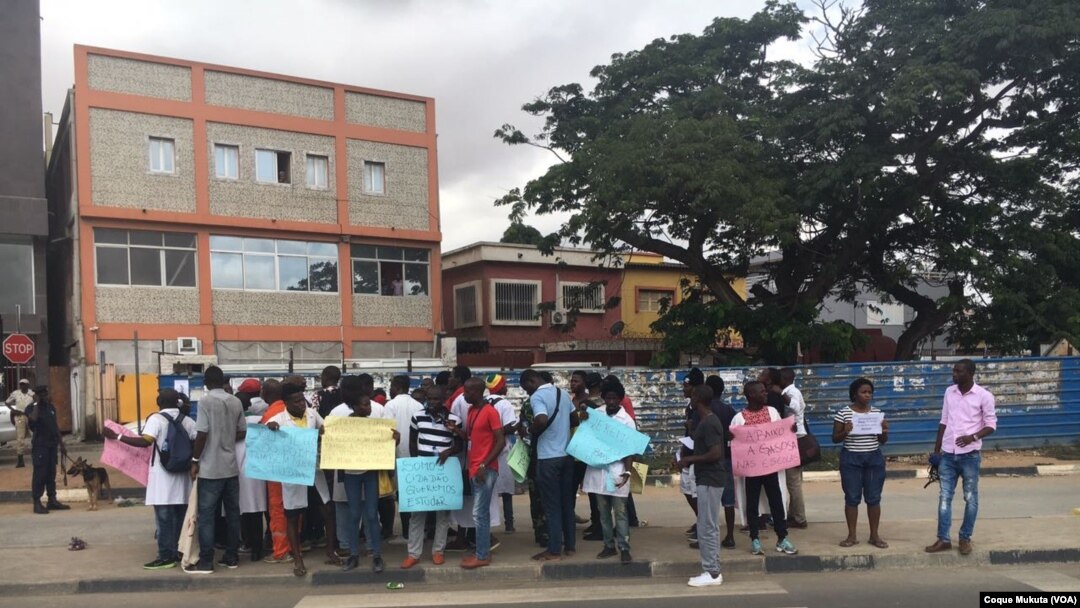 Manifestaçãode estudantes em Luanda contra "gasosa"