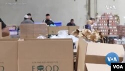 Kegiatan pendistribusian makanan di Los Angeles Regional Food Bank. (Foto: videograb).