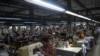 ရန်ကုန်မြို့က အထည်ချုပ်စက်ရုံလုပ်ငန်းခွင်တခု။ (နိုဝင်ဘာ ၁၊ ၂၀၁၈)