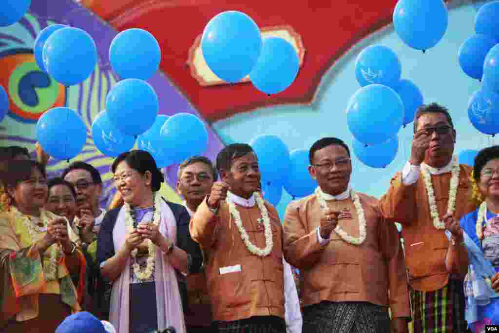 မႏၱေလးသၾကၤန္ပြဲေတာ္ အၾကိဳေန႔ျမင္ကြင္းမ်ား
