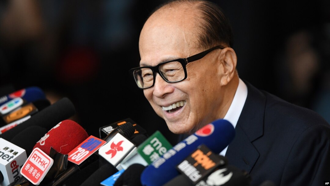 Orang terkaya di Hong Kong, Li Ka-shing, 89 tahun, berbicara kepada para wartawan setelah rapat pemegang saham di Harbour Grand Hotel, di Hong Kong, Kamis, 10 Mei 2018. Li Ka-shing secara resmi pensiun pada Kamis.