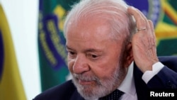 ARCHIVO: El presidente de Brasil, Luiz Inácio Lula da Silva, asiste a una ceremonia de firma de una adenda a las obras del ferrocarril Transnordestina, en el Palacio de Planalto en Brasilia, Brasil, el 28 de noviembre de 2024. REUTERS