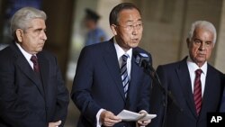7月7号希腊族塞浦路斯领导人赫里斯托菲亚斯(左)与土耳其族塞浦路斯领导人埃罗格卢(右)举行会谈