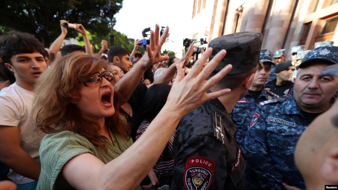 Protest pristalica opozicije u glavnom gradu Jermenije (Foto: Vahram Baghdasaryan/Photolure via REUTERS)