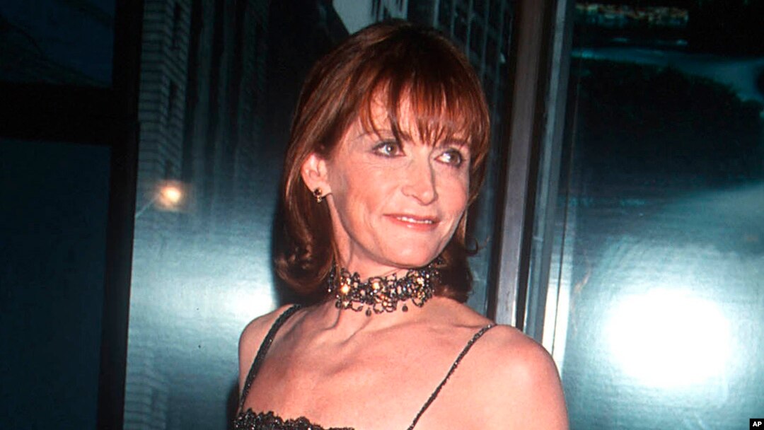 FILE - Margot Kidder is pictured at the 25th Anniversary of "Saturday Night Live" at Radio City Music Hall in New York City, Sept. 27, 1999.