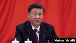 Presiden China Xi Jinping menyampaikan pidatonya pada sesi pleno keenam Komite Sentral Partai Komunis China (CPC) ke-19 di Beijing, Kamis, 11 November 2021. (Foto: Xinhua via AP)