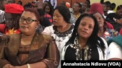 Unkosazanai Thokozani Khupe loNkosikazi Priscilla Misihairabwi-Mushonga amalunga ePolad.