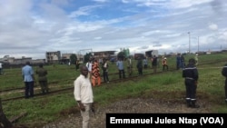 Les forces de l'ordre et de défense déployés sur le site de l'explosion à Douala, Cameroun, 22 septembre 2017. (VOA/Emmanuel Jules Ntap)