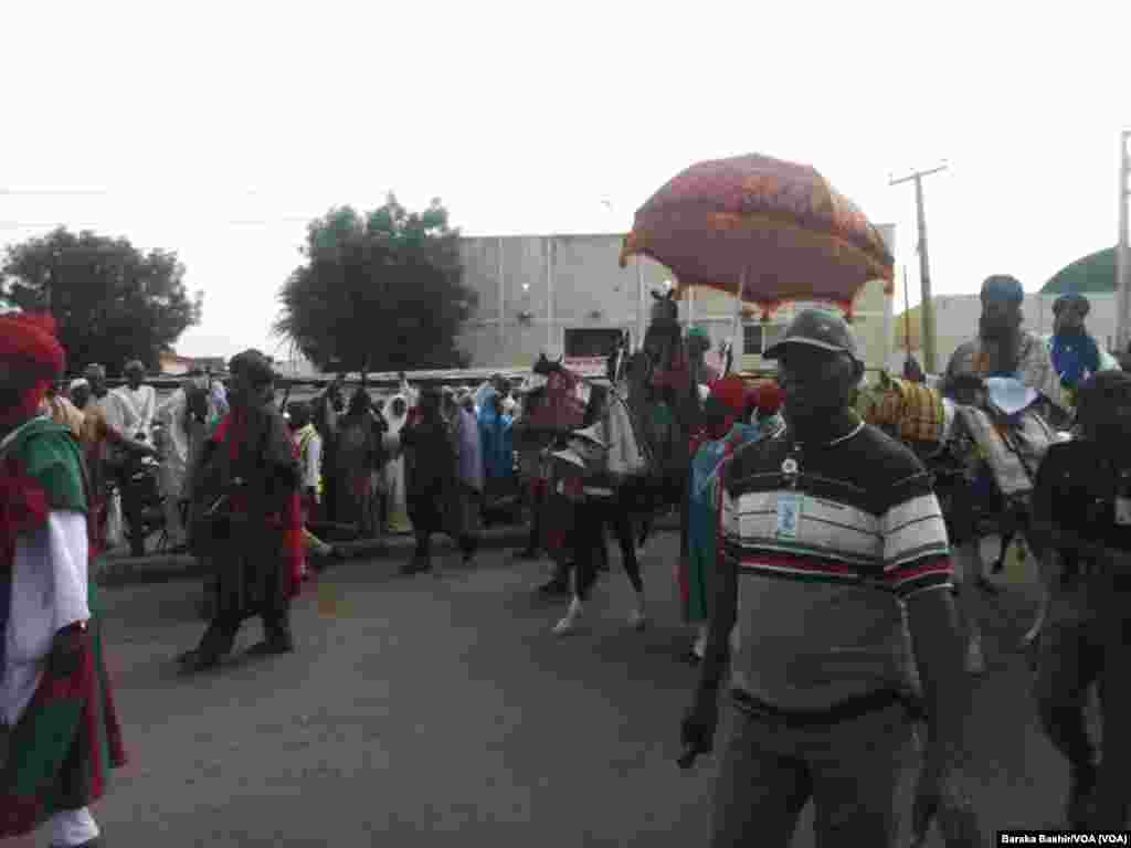 Sarkin Kano Muhammadu Sanusi Na Biyu Da Ayarinsa Ranar Juma'a A Kano