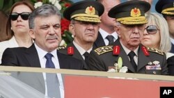 سه‌رۆکی تورکیا په‌یمان ده‌دات بۆشـایی له‌ ده‌سه‌ڵاتی له‌شـکریدا دروسـت نه‌بێت