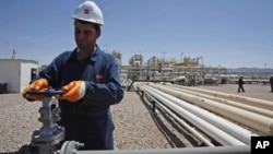An employee works at the Tawke oil fields in the semiautonomous Kurdish region in northern Iraq. (File Photo)