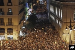 Protestation nocturne à Puerta del Sol, Madrid ( 21 mai 2011)