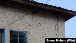 Une maison fissurée après un séisme de 5,9 dégré dans le nord de Bakavu, Nord-Kivu,7 aout 2015