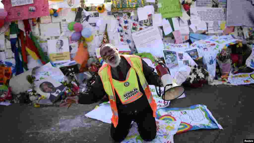 A man prays for ailing former South African President Nelson Mandela.