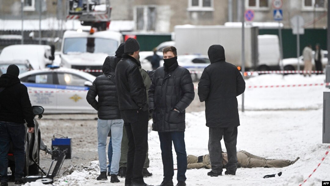 Investigators gather by a body at the blast scene, which killed Lieutenant General Igor Kirillov, and his assistant, according to the Russian Investigative Committee, in Moscow, Dec. 17, 2024. 