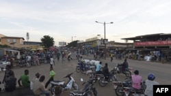 Des motos-taxi attendent des clients à Sokodé, Togo, le 22 septembre 2017.