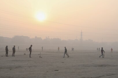 Delhi pollution crisis prompts city-wide emergency measures