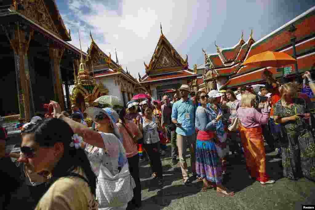 بنکاک کا شمار دنیا کے اُن شہروں میں ہوتا ہے جو سیاحوں میں سب سے زیادہ مقبول ہیں۔